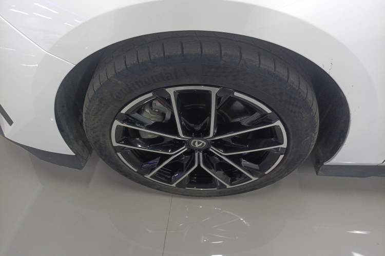 Used CHANGAN UNI-V iDD 2024 Blue Whale Smart Electric iDD 136km ZhiKu Model Left Front Wheel Hub