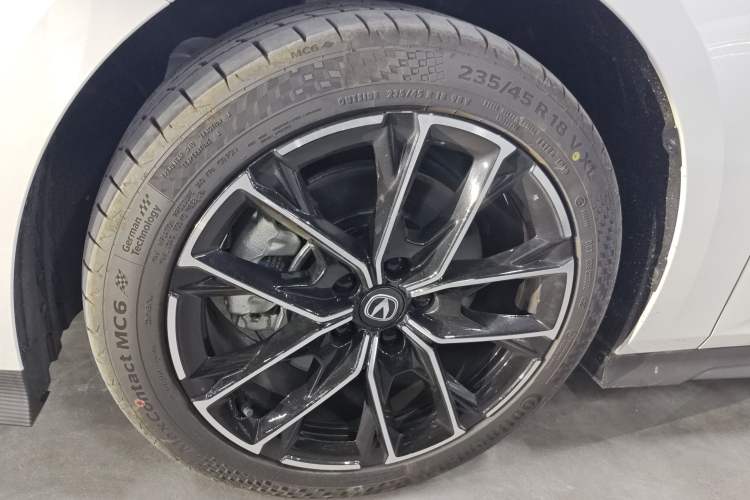 Used CHANGAN UNI-V iDD 2024 Blue Whale Smart Electric iDD 136km Luxury Model Left Front Wheel Hub