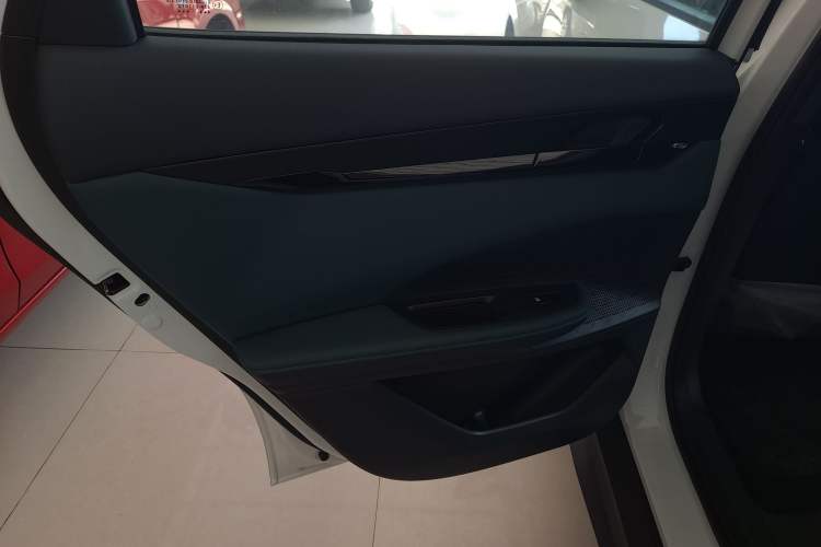 Used CHANGAN UNI-V iDD 2024 Blue Whale Smart Electric iDD 136km Luxury Model Left Rear Door Interior