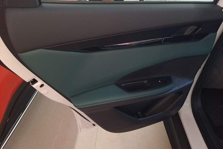 Used CHANGAN UNI-V iDD 2024 Blue Whale Smart Electric iDD 136km Luxury Model Left Rear Door Interior