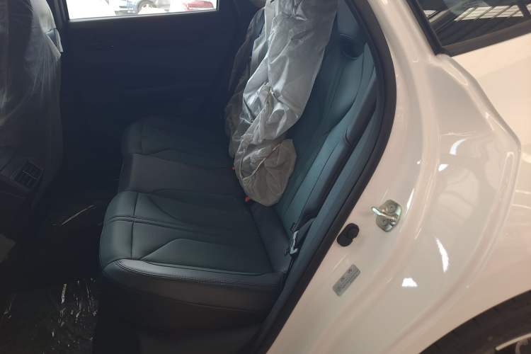 Used CHANGAN UNI-V iDD 2024 Blue Whale Smart Electric iDD 136km Luxury Model Left Rear Seat