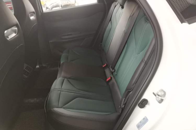Used CHANGAN UNI-V iDD 2024 Blue Whale Smart Electric iDD 136km ZhiKu Model Left Rear Seat