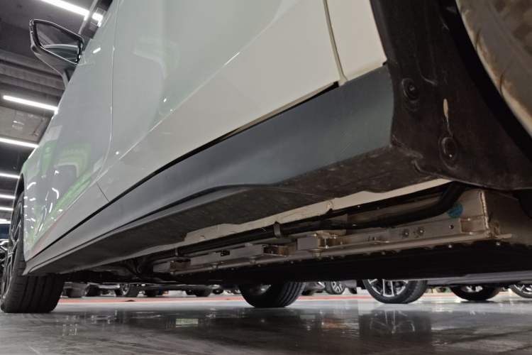 Used CHANGAN UNI-V iDD 2024 Blue Whale Smart Electric iDD 136km ZhiKu Model Left Side Sill