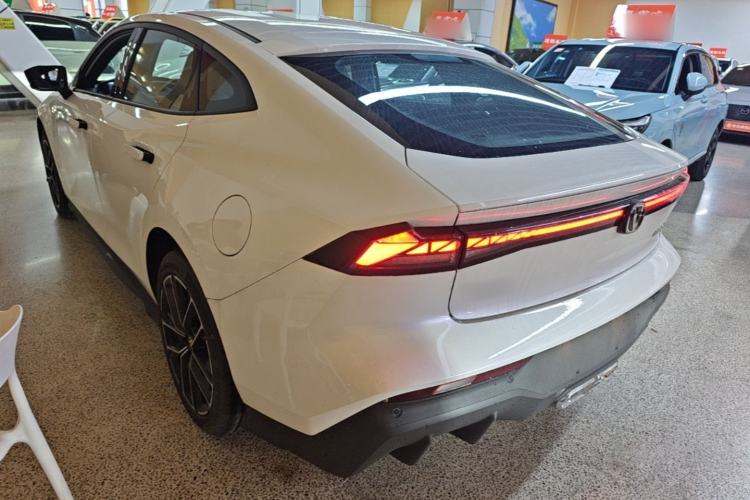 Used CHANGAN UNI-V iDD 2024 Blue Whale Smart Electric iDD 136km ZhiKu Model Rear Left 45 Deg
