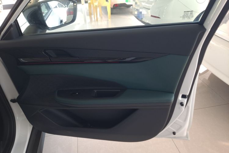 Used CHANGAN UNI-V iDD 2024 Blue Whale Smart Electric iDD 136km Luxury Model Right Front Door Interior