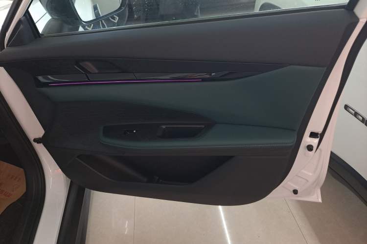 Used CHANGAN UNI-V iDD 2024 Blue Whale Smart Electric iDD 136km Luxury Model Right Front Door Interior