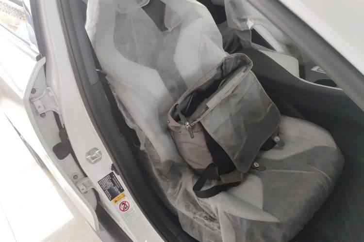 Used CHANGAN UNI-V iDD 2024 Blue Whale Smart Electric iDD 136km Smart & Fun Model Right Front Seat