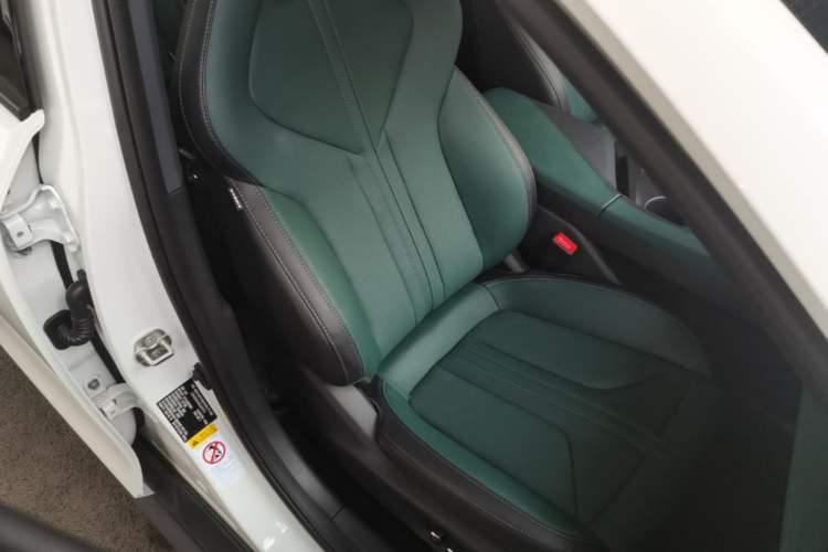 Used CHANGAN UNI-V iDD 2024 Blue Whale Smart Electric iDD 136km ZhiKu Model Right Front Seat