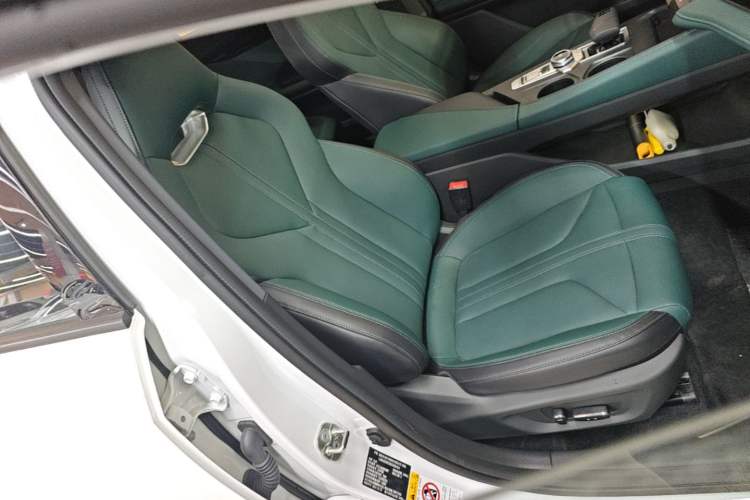 Used CHANGAN UNI-V iDD 2024 Blue Whale Smart Electric iDD 136km ZhiKu Model Right Front Seat