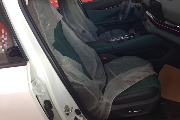 Used CHANGAN UNI-V iDD 2024 Blue Whale Smart Electric iDD 136km Luxury Model Right Front Seat