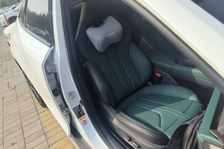Used CHANGAN UNI-V iDD 2024 Blue Whale Smart Electric iDD 136km ZhiKu Model Right Front Seat