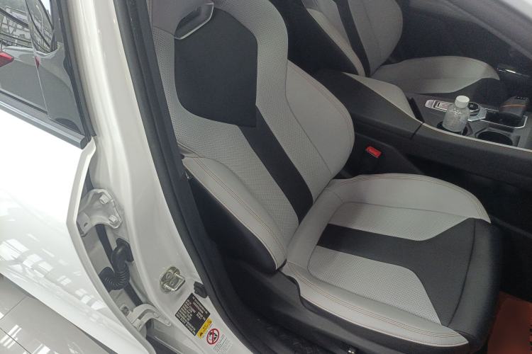 Used CHANGAN UNI-V iDD 2024 Blue Whale Smart Electric iDD 136km ZhiKu Model Right Front Seat