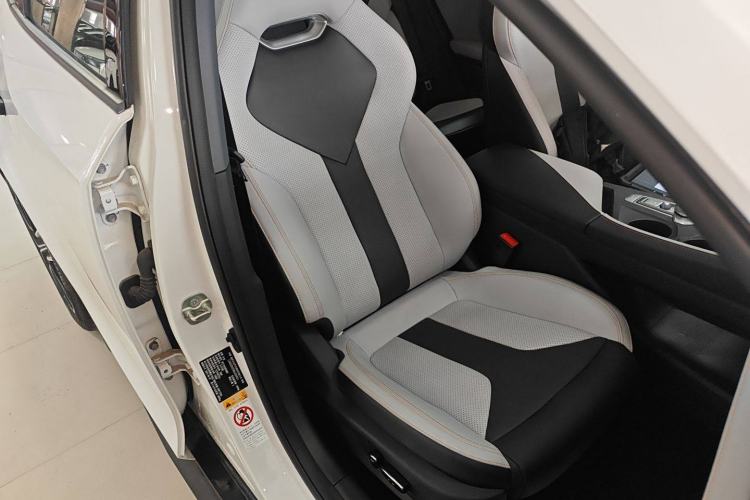 Used CHANGAN UNI-V iDD 2024 Blue Whale Smart Electric iDD 136km Luxury Model Right Front Seat