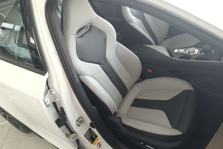 Used CHANGAN UNI-V iDD 2024 Blue Whale Smart Electric iDD 136km ZhiKu Model Right Front Seat