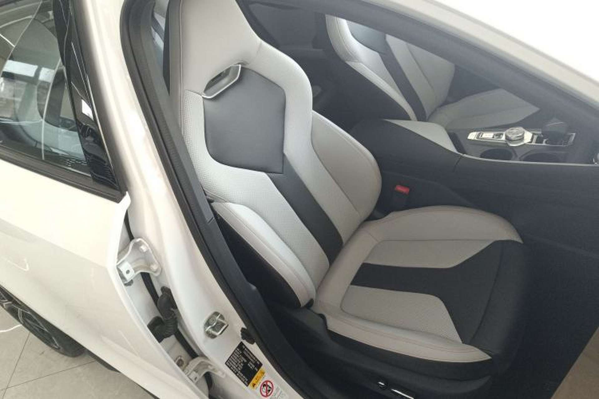 Used CHANGAN UNI-V iDD 2024 Blue Whale Smart Electric iDD 136km ZhiKu Model Right Front Seat