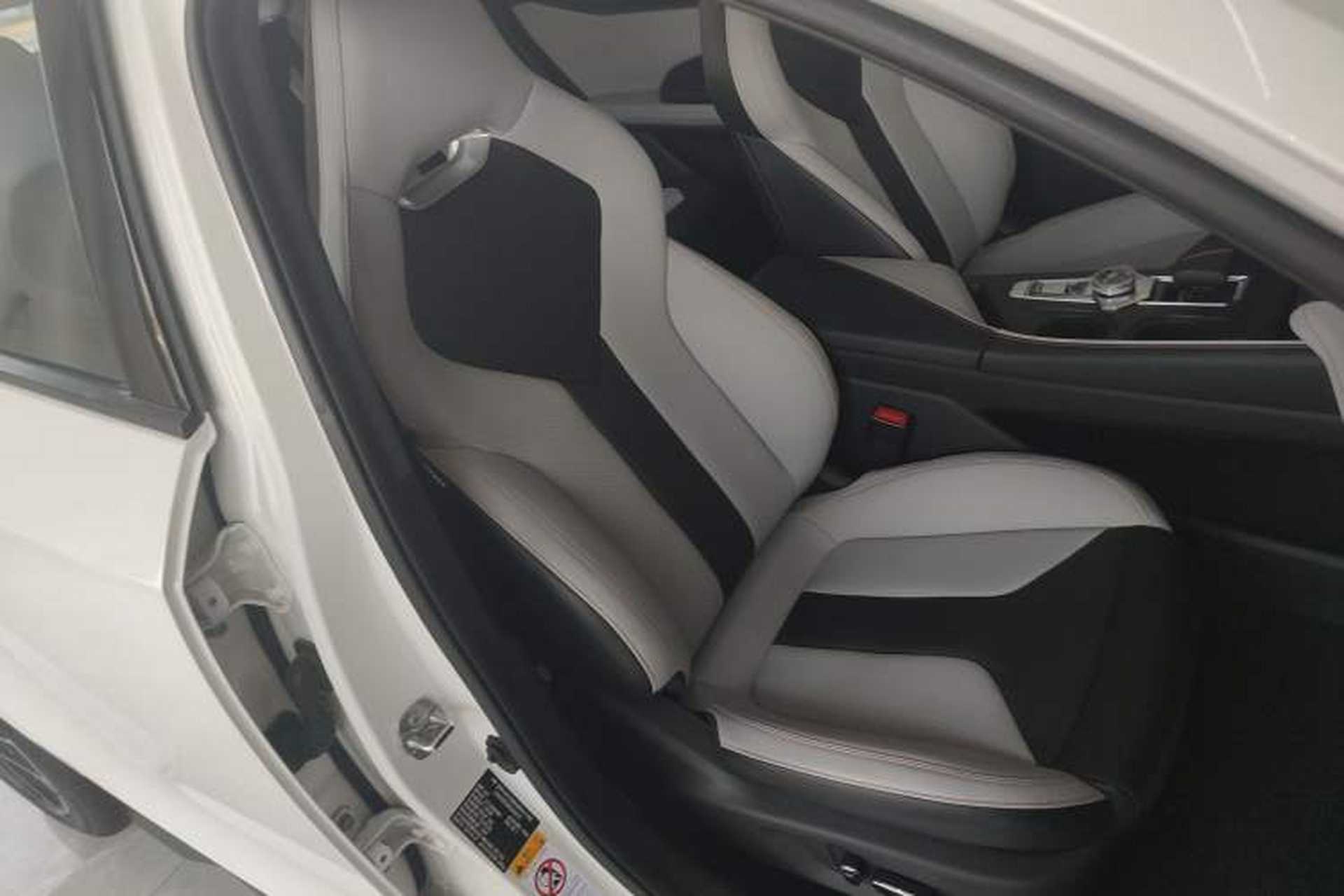 Used CHANGAN UNI-V iDD 2024 Blue Whale Smart Electric iDD 136km ZhiKu Model Right Front Seat