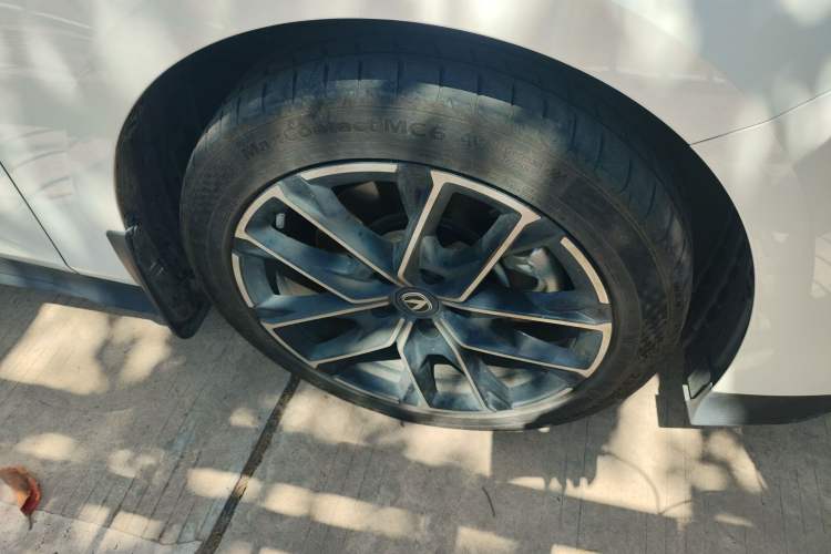 Used CHANGAN UNI-V iDD 2024 Blue Whale Smart Electric iDD 136km ZhiKu Model Right Front Wheel Hub