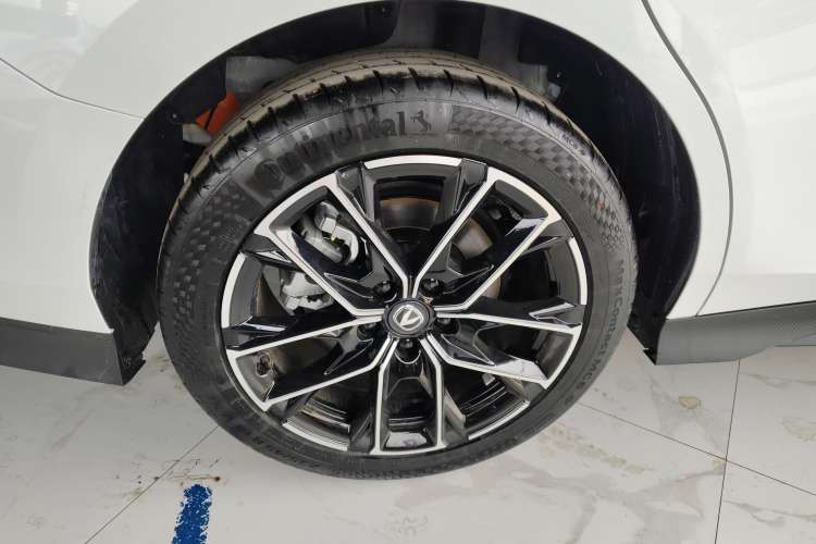 Used CHANGAN UNI-V iDD 2024 Blue Whale Smart Electric iDD 136km ZhiKu Model Right Front Wheel Hub