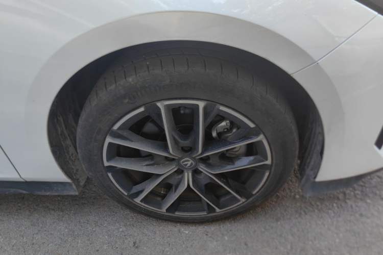 Used CHANGAN UNI-V iDD 2024 Blue Whale Smart Electric iDD 136km ZhiKu Model Right Front Wheel Hub