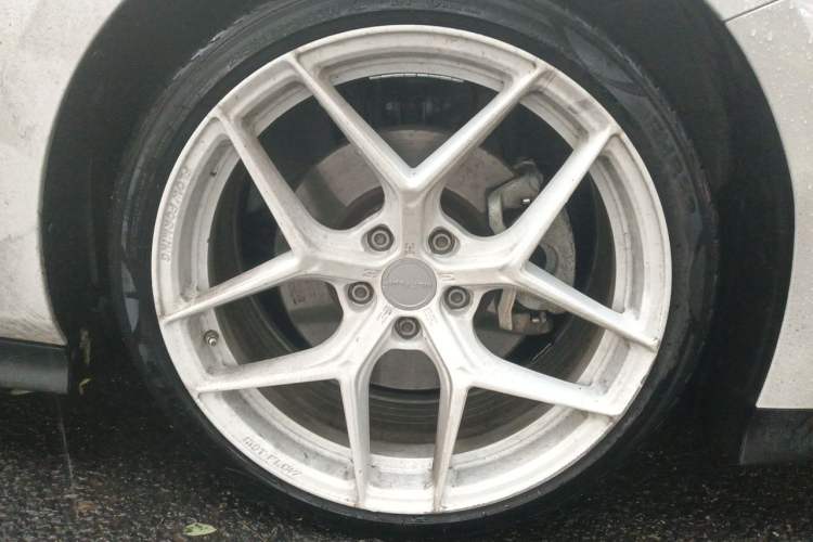 Used CHANGAN UNI-V iDD 2024 Blue Whale Smart Electric iDD 136km Luxury Model Right Front Wheel Hub