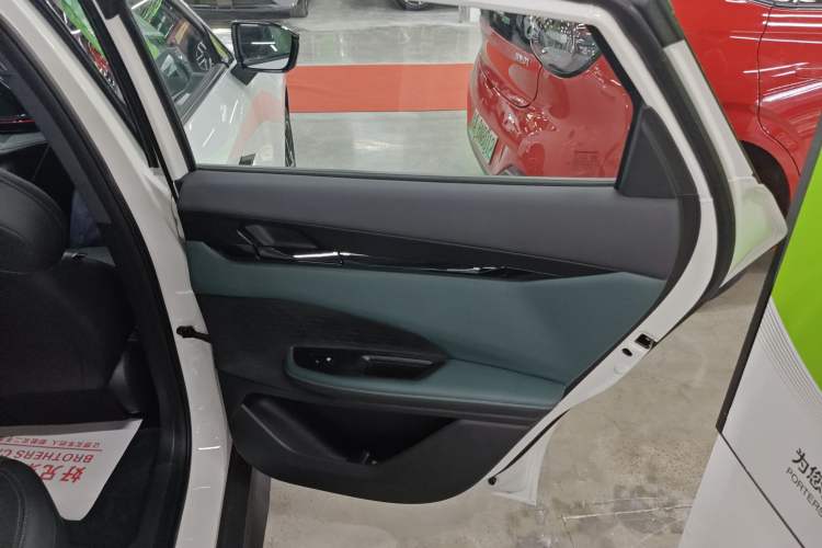 Used CHANGAN UNI-V iDD 2024 Blue Whale Smart Electric iDD 136km Luxury Model Right Rear Door Interior
