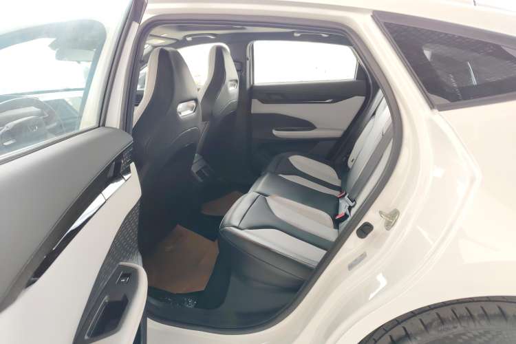 Used CHANGAN UNI-V iDD 2024 Blue Whale Smart Electric iDD 136km ZhiKu Model Right Rear Seat