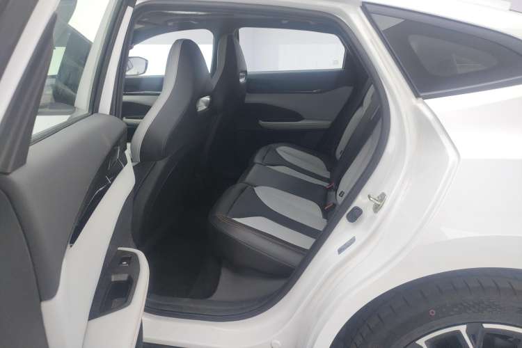 Used CHANGAN UNI-V iDD 2024 Blue Whale Smart Electric iDD 136km ZhiKu Model Right Rear Seat