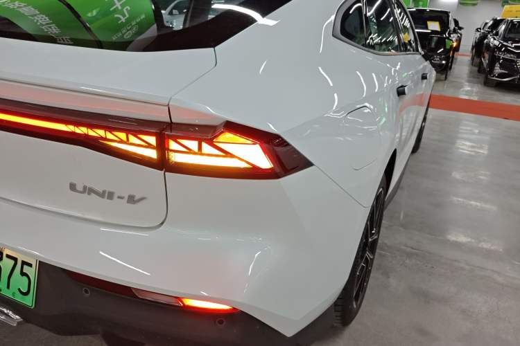 Used CHANGAN UNI-V iDD 2024 Blue Whale Smart Electric iDD 136km ZhiKu Model Right Rear Taillight