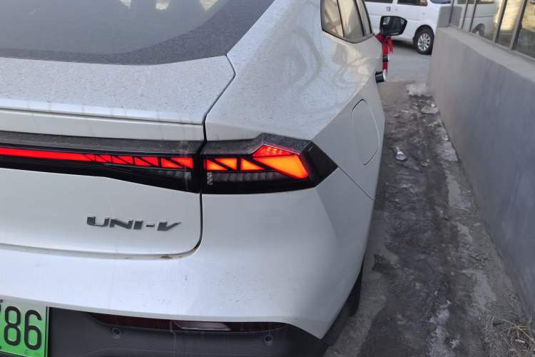 Used CHANGAN UNI-V iDD 2024 Blue Whale Smart Electric iDD 136km Luxury Model Right Rear Taillight