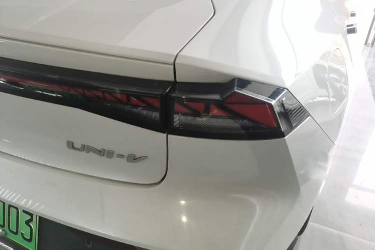 Used CHANGAN UNI-V iDD 2024 Blue Whale Smart Electric iDD 136km Luxury Model Right Rear Taillight