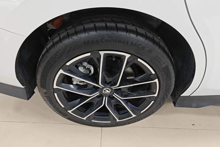 Used CHANGAN UNI-V iDD 2024 Blue Whale Smart Electric iDD 136km Luxury Model Right Rear Wheel Hub