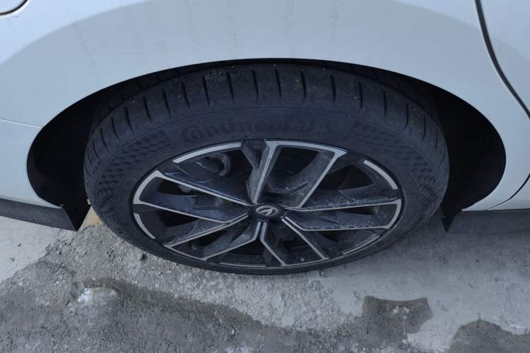 Used CHANGAN UNI-V iDD 2024 Blue Whale Smart Electric iDD 136km Luxury Model Right Rear Wheel Hub