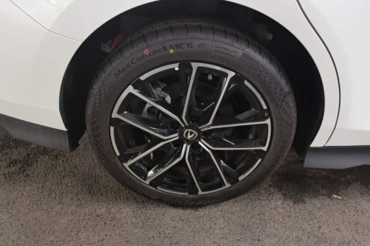 Used CHANGAN UNI-V iDD 2024 Blue Whale Smart Electric iDD 136km ZhiKu Model Right Rear Wheel Hub