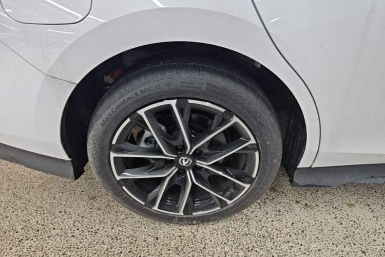 Used CHANGAN UNI-V iDD 2024 Blue Whale Smart Electric iDD 136km ZhiKu Model Right Rear Wheel Hub