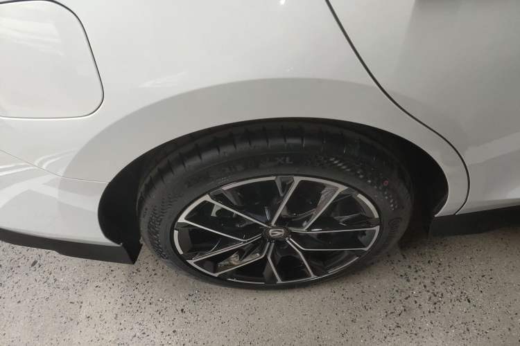 Used CHANGAN UNI-V iDD 2024 Blue Whale Smart Electric iDD 136km ZhiKu Model Right Rear Wheel Hub