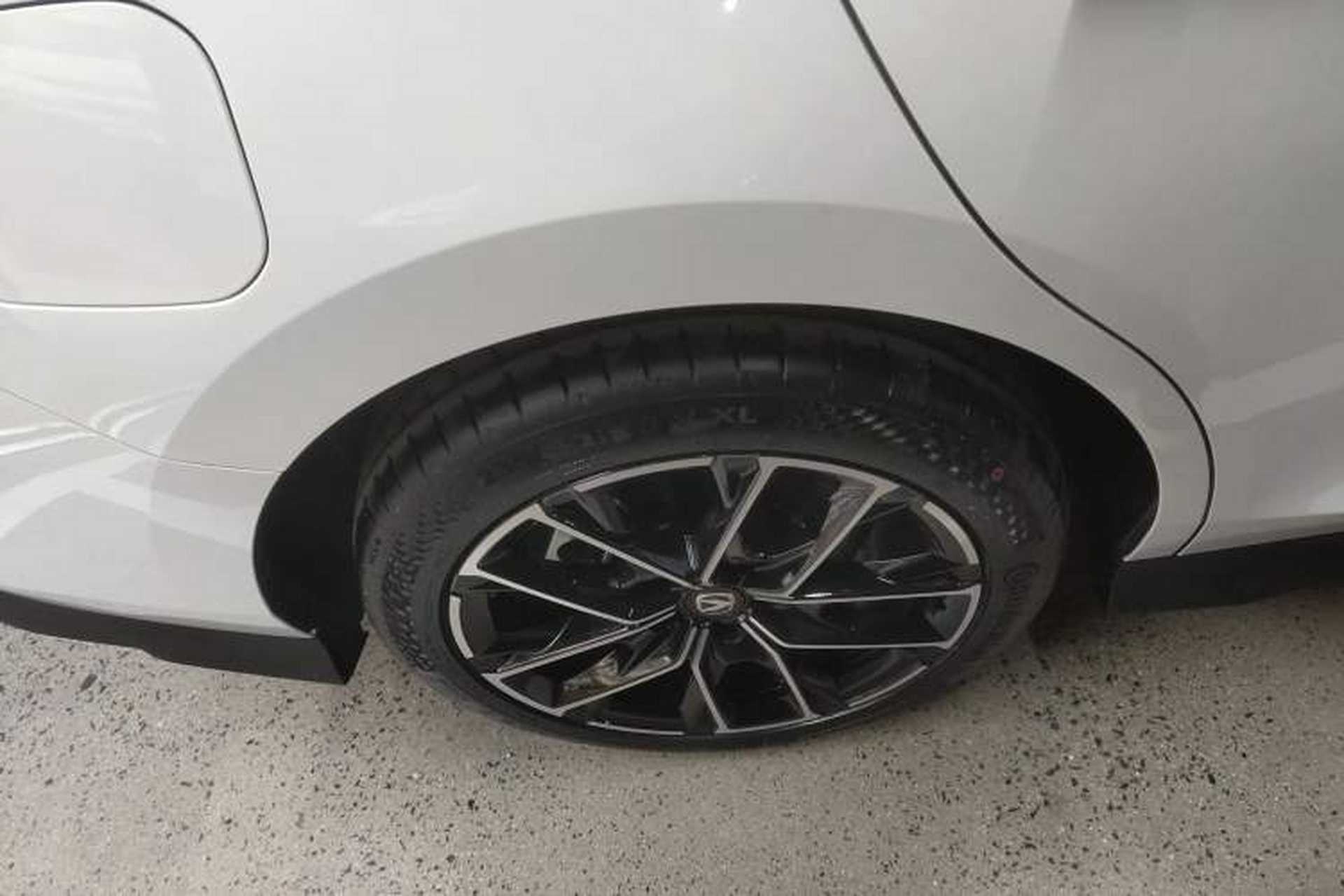 Used CHANGAN UNI-V iDD 2024 Blue Whale Smart Electric iDD 136km ZhiKu Model Right Rear Wheel Hub