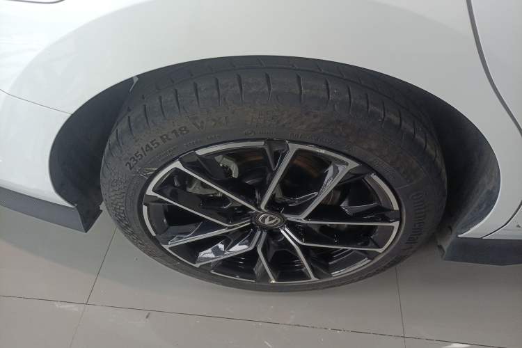 Used CHANGAN UNI-V iDD 2024 Blue Whale Smart Electric iDD 136km ZhiKu Model Right Rear Wheel Hub