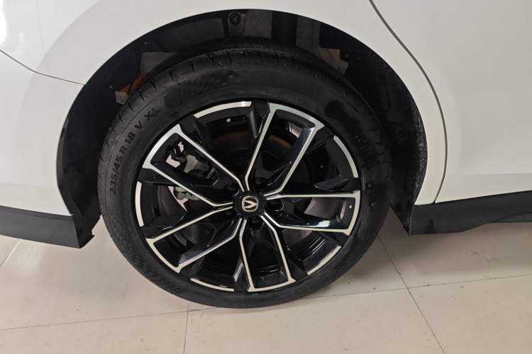 Used CHANGAN UNI-V iDD 2024 Blue Whale Smart Electric iDD 136km Luxury Model Right Rear Wheel Hub