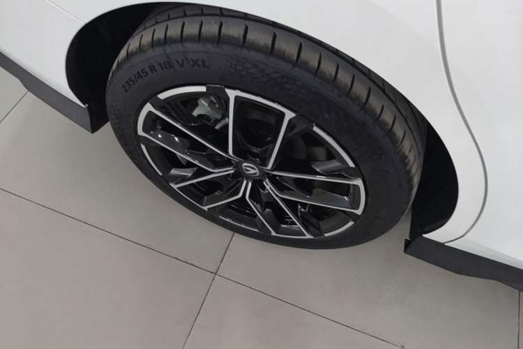 Used CHANGAN UNI-V iDD 2024 Blue Whale Smart Electric iDD 136km ZhiKu Model Right Rear Wheel Hub