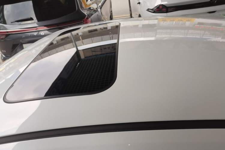 Used CHANGAN UNI-V iDD 2024 Blue Whale Smart Electric iDD 136km ZhiKu Model Roof