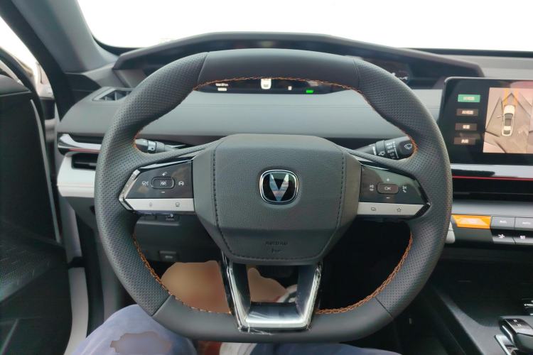 Used CHANGAN UNI-V iDD 2024 Blue Whale Smart Electric iDD 136km Luxury Model Steering Wheel