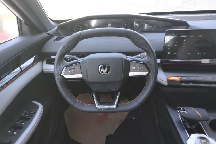 Used CHANGAN UNI-V iDD 2024 Blue Whale Smart Electric iDD 136km Luxury Model Steering Wheel