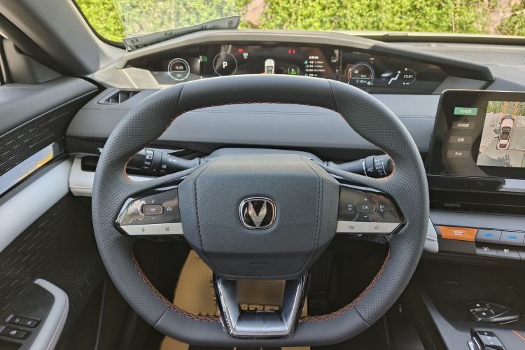 Used CHANGAN UNI-V iDD 2024 Blue Whale Smart Electric iDD 136km Luxury Model Steering Wheel