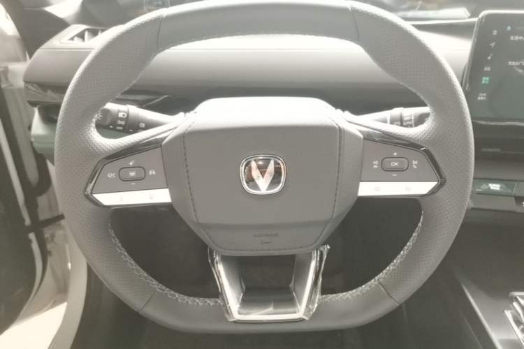 Used CHANGAN UNI-V iDD 2024 Blue Whale Smart Electric iDD 136km ZhiKu Model Steering Wheel