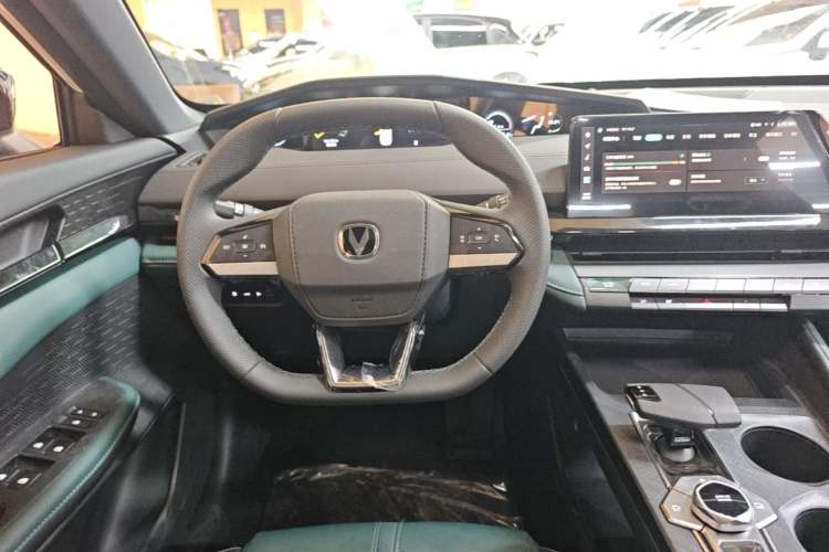 Used CHANGAN UNI-V iDD 2024 Blue Whale Smart Electric iDD 136km ZhiKu Model Steering Wheel