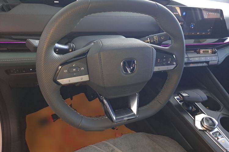 Used CHANGAN UNI-V iDD 2024 Blue Whale Smart Electric iDD 136km Luxury Model Steering Wheel