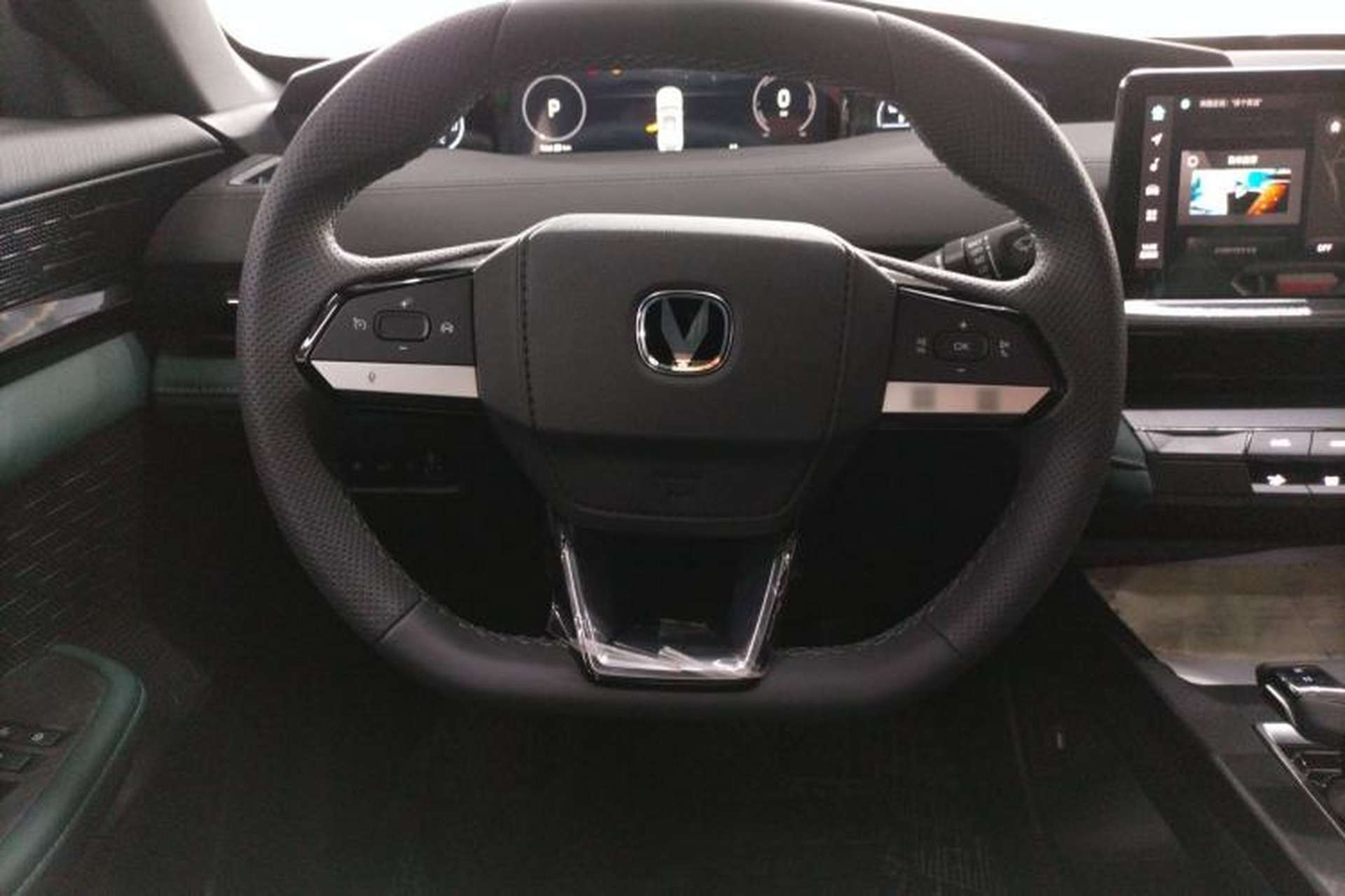 Used CHANGAN UNI-V iDD 2024 Blue Whale Smart Electric iDD 136km Smart & Fun Model Steering Wheel