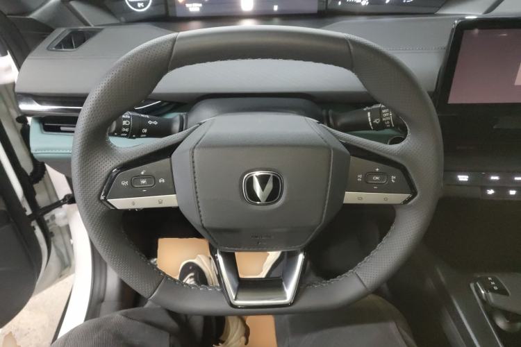 Used CHANGAN UNI-V iDD 2024 Blue Whale Smart Electric iDD 136km ZhiKu Model Steering Wheel