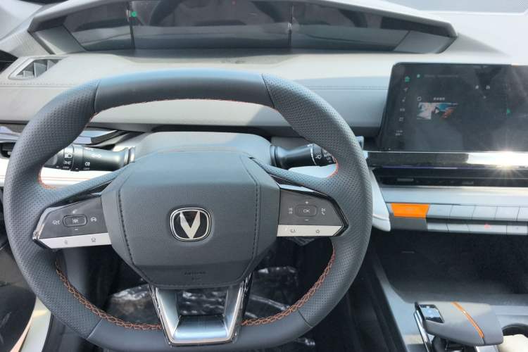 Used CHANGAN UNI-V iDD 2024 Blue Whale Smart Electric iDD 136km Luxury Model Steering Wheel