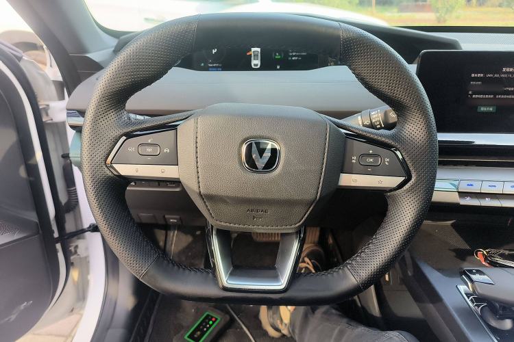 Used CHANGAN UNI-V iDD 2024 Blue Whale Smart Electric iDD 136km ZhiKu Model Steering Wheel